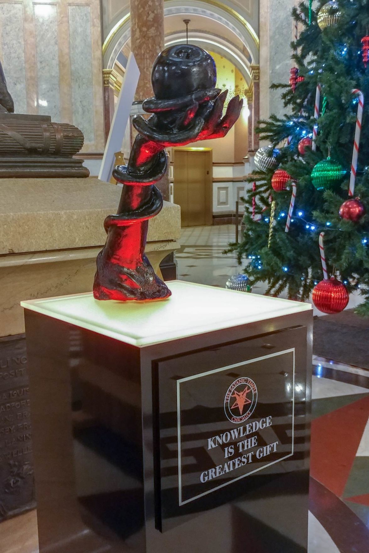 HOLIDAY DISPLAY 4-1202191718.jpg